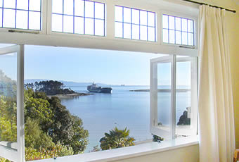 The Sunroom is bathed in sunshine and commands magnificent harbour views. 